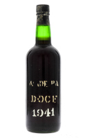 Lote 2800 - MADEIRA 1941 - Garrafa de Vinho da Madeira, Doce, 1941, (750ml). Nota: garrafa de madeira de 1942 à venda por € 990. Consultar valor indicativo em https://www.garrafeiranacional.com/generosos/vinho-da-madeira/madeiras-datados/1942-madeira-malv