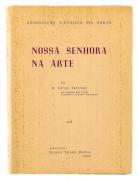 Lote 1027 - NOSSA SENHORA NA ARTE, LIVRO - Por Xavier Coutinho. Exemplar idêntico encontra-se à venda por € 120. Editora: Livraria Tavares Martins, Porto, 1959. Dim: 22x16cm. 348 Págs. Encadernação de capa de brochura. Profusamente ilustrado. Nota: sinais de manuseamento, pontos de acidez e páginas por aparar. Consultar valor indicativo em http://www.castroesilva.com/store/sku/1803MP043/nossa-senhora-na-arte