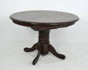 Lote 1233 - Mesa de jantar em madeira, coluna central trabalhada com 4 pernas curvas, tampo com tábua extensível incorporada, com 78x120 cm, ( tábua com 30 cm)
