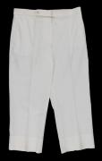 Lote 18 - JIL SANDER, CALÇAS DE SENHORA - Made in Italy, modelo em tecido branco de algodão e elastano, com fecho e botão, 2 bolsos. Tamanho 44 (Itália). Nota: sem uso