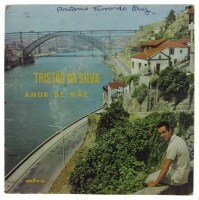 Lote 90 - AMOR DE MÃE, TRISTÃO DA SILVA - Disco de vinil de 45 RPM. Encontram-se edições idênticas à venda por € 15. Nota: capa com sinais de armazenamento. Não testado. Consultar valor indicativo em https://www.discogs.com/sell/item/212524618