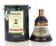 Lote 2004 - WHISKY BELL'S CHRISTMAS 1988 - Garrafa Decanter de Whisky, Old Scotch Whisky, (750ml - 43%vol.). Nota: garrafa semelhante à venda por € 343,28. Em caixa de cartão original. Consultar valor Indicativo em https://www.thewhiskyexchange.com/p/364/bells-christmas-1988