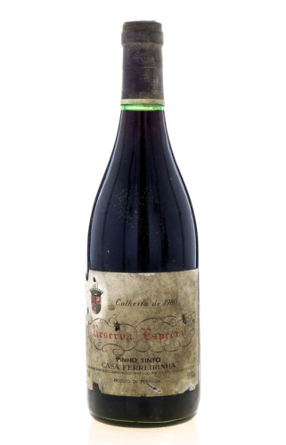 Lote 2008 - FERREIRINHA RESERVA ESPECIAL 1980 - Garrafa de Vinho Tinto, Reserva Especial Colheita 1980, Companhia Agrícola e Comercial dos Vinhos do Porto, Vila Nova Gaia, (750ml - 12,5%vol.). Nota: garrafa idêntica à venda por € 219. Rótulo algo danifica