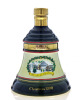 Lote 2010 - WHISKY BELL'S CHRISTMAS 1990 - Garrafa Decanter de Whisky, Old Scotch Whisky, (750ml - 43%vol.). Nota: garrafa idêntica à venda por € 178,91 (£ 159,95). Em caixa de cartão original. Consultar valor Indicativo em https://www.fairleys-wines.co.u - 2