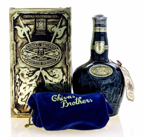 Lote 2025 - ROYAL SALUTE 21 ANOS - Garrafa de Whisky, Blended, Blue Spode Decanter, Chivas Brothers Ltd, (750ml - 40%vol). Nota: garrafa idêntica à venda por € 524,46 (£ 450). Com bolsa de protecção e caixa de cartão original. Consultar valor indicativo e