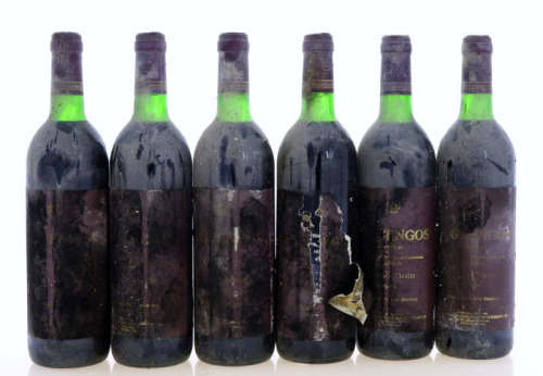 Lote 2030 - REGUENGOS GARRAFEIRA DOS SÓCIOS 1995 - 6 Garrafas de Vinho Tinto, Alentejo DOC, VQPRD, garrafas numeradas, (750ml - 13%vol). Nota: rótulos bastante danificados