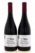 Lote 2040 - QUINTA DA TABOLEIRA RESERVA 2011 - 2 garrafas de Vinho Tinto DOC Dão, Quinta da Taboleira Reserva 2011, Moreira-Santar, (750ml - 13,5%vol.). Nota: Este vinho foi elaborado em lagares com “pisa a pé” a partir das Castas Touriga Nacional e Alfrocheiro. Foi galardoado com uma Medalha de Prata em 2011 no L Concurso os Melhores Vinhos do Dão no Produtor da Comissão Vitivinícola Regional do Dão.