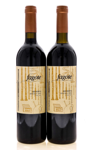 Lote 2077 - FAGOTE RESERVA 2002 - 2 Garrafas de Vinho Tinto DOC- Douro, Fagote Reserva 2002, das Castas Touriga Nacional, Tinta Roriz, Touriga Franca e Tinta Barroca com estagio de 18 meses em barricas de Carvalho Francês, Companhia dos Vinhos do Douro, C