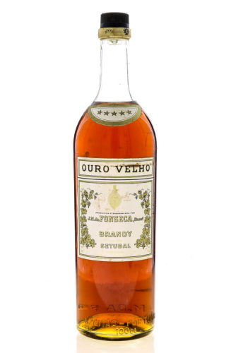 Lote 2105 - BRANDY OURO VELHO - Garrafa de Brandy, 5 Estrelas, José Maria da Fonseca, Azeitão, (1000ml - 38%vol.). Nota: garrafa idêntica à venda por € 89,50. Consultar valor indicativo em https://www.garrafeiranacional.com/brandy-ouro-velho-jose-maria-da