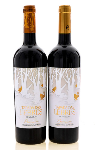 Lote 2107 - TAPADA DAS LEBRES DE ARRAIOLOS PREMIUM 2016 - 2 garrafas de Vinho Tinto, Vinho Regional Alentejano, 2016, Soc. Agrícola da Herdade das Mouras, Arraiolos, (750ml - 14%vol.)