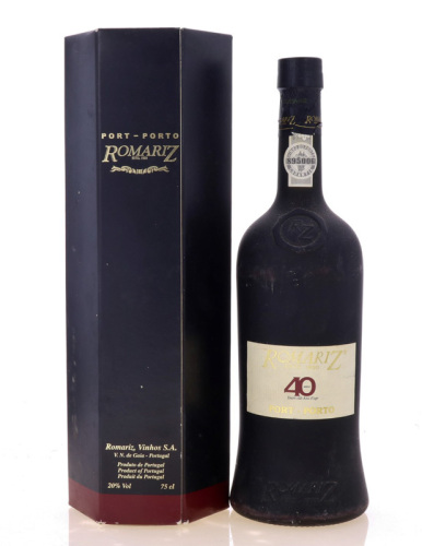 Lote 2118 - PORTO ROMARIZ 40 ANOS - Garrafa de Vinho do Porto, 40 Anos, Engarrafado em 2002, Romariz Vinhos, Vila Nova de Gaia, (750ml - 20%vol.). Nota: garrafa idêntica à venda por € 60,65 (USD 69). Em caixa de cartão original. Consultar valor indicativo