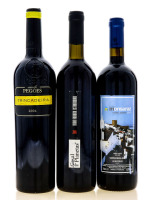 Lote 2134 - GARRAFAS DE VINHO TINTO - Conjunto de 3 garrafas de Vinho Tinto composto por uma garrafa de Adega de Pegões, Trincadeira 2006, Vinho Regional Terras do Sado, (750ml - 13,5%vol.), uma garrafa de Monsaraz Museu Aberto 2010, Garrafeira 2002, (750