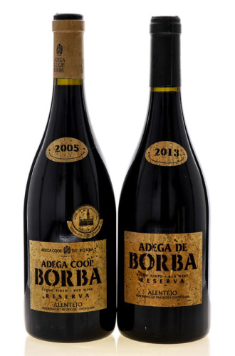 Lote 2140 - BORBA RESERVA - 2 garrafas de Vinho Tinto, Alentejo DOC, sendo uma garrafa de 2005 e uma garrafa de 2013, Adega Cooperativa de Borba, (750ml - 13,5%vol.). Nota: rótulos de cortiça