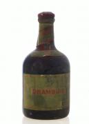 Lote 2169 - LICOR DRAMBUIE - Garrafa de Licor, The Isle of Skye Liqueur, Drambuie Prince Charles Edward's Liqueur, Escócia, (700ml aprox.). Nota: garrafa antiga