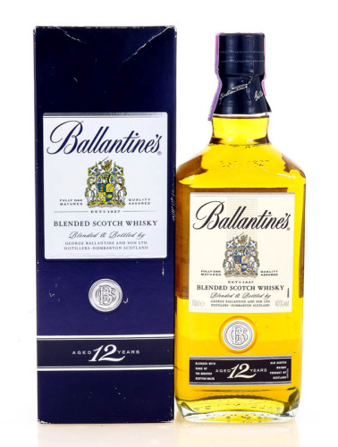 Lote 2177 - WHISKY BALLANTINE'S 12 ANOS - Garrafa de Whisky, Blended Scotch Whisky, Aged 12 Years, George Ballantine & Son, Scotland, (700ml - 40%vol.). Nota: em caixa de cartão original