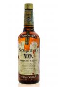 Lote 2221 - WHISKY SEAGRAM'S V.O. 1975 - Garrafa de Canadian Whisky, Rare Old Delicate, 6 Years Old, Joseph Seagram & Sons, Canadá, (750ml - 43%vol.). Nota: garrafa similar foi vendida por € 222,27 (£ 199). Rótulo danificado. Consultar valor indicativo em http://www.whiskys.co.uk/product/seagrams-v-o-1975-canadian-whisky