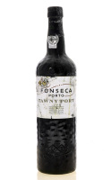 Lote 2257 - PORTO FONSECA - Garrafa de Vinho do Porto, Fonseca Tawny Port, Fonseca Guimaraens, Porto, (750ml - 20%vol.). Nota: garrafa bastante antiga. Feito a partir de castas seleccionadas na região do Alto Douro e envelhecido em cascos de madeira.