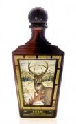 Lote 2258 - WHISKEY BEAM – Garrafa Decanter de Whiskey, Kentucky Whiskey, A Blend, (750ml - 40%vol.). Nota: garrafa idêntica foi vendida por € 60 (£ 51). Garrafa decorativa "White-Tailed Deer" pelo artista J Lockhart. Pode apresentar eventual perda. Consultar valor indicativo em https://www.whiskyauctioneer.com/lot/016670/beams-kentucky-whiskey-decanter-gray-fox