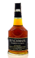 Lote 2276 - BOURBON BENCHMARK - Garrafa de Premium Bourbon, Sour Mash, Kentucky Straight Bourbon Whiskey, Joseph E. Seagram & Sons, Louisville, USA, (750ml - 43%vol.). Nota: garrafa antiga. Garrafa similar à venda por € 246,37. Consultar valor indicativo 