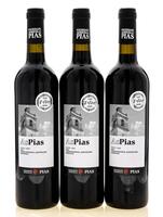 Lote 2336 - AS PIAS 2014 - 3 Garrafas de vinho tinto Regional Alentejano, As Pias 2014, das Castas Aragonez, e Alfrocheiro. Sociedade Agrícola de Pias, Serpa, (750ml - 14%vol.). Nota: este vinho foi galardoado com uma Medalha de Prata no International Win