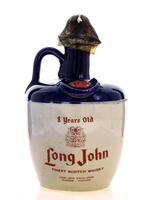 Lote 2340 - WHISKY LONG JOHN 8 ANOS - Garrafa Decanter de Whisky, Finest Scotch Whisky, Long John Distilleries, Escócia, (750ml - 43%vol.). Nota: garrafa idêntica à venda por € 260. Consultar valor indicativo em http://www.agarrafeiradefatima.pt/catalog/R