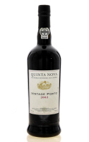 Lote 2348 - PORTO QUINTA NOVA DE NOSSA SENHORA DO CARMO VINTAGE 2002 - Garrafa de Vinho do Porto, Vintage 2002, Quinta de Nossa Nova Senhora do Carmo, Pinhão, (750ml - 20%vol.). Nota: garrafa idêntica à venda por € 52,25. Consultar valor indicativo em htt