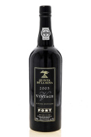 Lote 2376 - PORTO QUINTA DE LA ROSA VINTAGE 2005 - Garrafa de Vinho do Porto, Vintage 2005, Engarrafado em 2007, Quinta da Rosa, Pinhão, (750ml - 19%vol.). Nota: garrafa idêntica à venda por € 64,95. Consultar valor indicativo em https://www.portugalviney