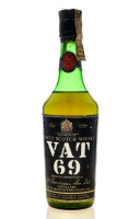 Lote 2381 - WHISKY VAT 69 - Garrafa de Whisky, Finest Scotch, Escócia, (750ml - 43%vol.). Nota: garrafa dos anos 1970s. Garrafa similar à venda por € 246,37. Apresenta ligeira perda adequada ao período de engarrafamento. Consultar valor indicativo em http