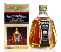 Lote 2404 - WHISKY SOMETHING SPECIAL - Garrafa de Whisky,1980's, De Luxe Scotch, Hill Thomson & Cª, (750ml - 40%vol). Nota: garrafa similar à venda por € 49. Em caixa de cartão original. Consultar valor indicativo em http://www.vinhosantigos.pt/prod/6695/