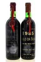 Lote 2538 - PAULO DA SILVA 1985 - 2 garrafas de Vinho Tinto, 1985, Azenhas do Mar, Victor Horta, (750ml - 12,5%vol.). Nota: conjunto com um valor de venda de € 29. Consultar valor unitário em https://www.uvinum.pt/vinho-colares/colares-paulo-da-silva-azen