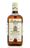 Lote 2573 - WHISKY BALLANTINE´S - Garrafa de Whisky, Finest Scotch, Escócia (750ml - 40%vol). Nota: garrafa semelhante à venda por € 137,30. Rótulo algo danificado. Consultar valor indicativo em https://www.masterofmalt.com/whiskies/ballantines/ballantine