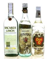 Lote 2599 - GARRAFAS DE RUM - Conjunto de 3 garrafas de Rum sendo 1 garrafa de Bacardi Lemón, (700ml - 32%vol.), 1 garrafa de Don Q, Puerto Rican Rum, (700ml 40%vol.) e 1 garrafa de Ronrico, Puerto Rican Rum, (750ml - 40%vol.). Nota: 2 garrafas com rótulo