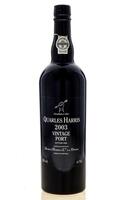 Lote 2600 - PORTO QUARLES HARRIS VINTAGE 2003 - Garrafa de Vinho do Porto, Vintage 2003, engarrafado em 2005, Quarles Harris & Cª, (750ml - 20%vol.) Nota: garrafa idêntica à venda por € 53,56 (£ 48). Consultar valor indicativo em https://www.mwhwine.co.uk