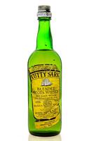 Lote 2642 - WHISKY CUTTY SARK - Garrafa de Whisky, Blended Scots Whisky, Berry Bros & Rudd, Escócia, (750ml - 43%vol.) .Nota: garrafa dos anos 1970s. Garrafa idêntica foi vendida por € 34,17. Rótulo danificado. Consultar valor indicativo em https://www.wh