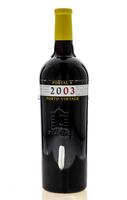 Lote 2696 - PORTO PORTAL + VINTAGE 2003 - Garrafa de Vinho do Porto, Vintage 2003, engarrafado em 2005, Sociedade quinta do Portal, (750ml - 20%vol.) Nota: garrafa idêntica à venda por € 63,23. Consultar valor indicativo em https://iportwine.com/pt/vinhos