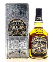 Lote 2726 - WHISKY CHIVAS REGAL 12 ANOS - Garrafa de Whisky, 12 Years Old, Premium Scotch Whisky, Chivas Brothers, Escócia (700ml - 40%vol). Nota: garrafa dos anos 1980s. Garrafa idêntica à venda por € 161,89. Em caixa de metal original. Consultar valor i