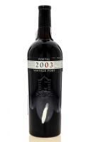 Lote 2728 - PORTO PORTAL VINTAGE 2003 - Garrafa de Vinho do Porto, Vintage 2003, engarrafado em 2005, Sociedade quinta do Portal, (750ml - 20%vol.) Nota: garrafa idêntica à venda por € 67,35. Consultar valor indicativo em https://www.portugalvineyards.com