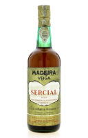 Lote 2761 - MADEIRA VEIGA - Garrafa de Vinho da Madeira, Sercial Seco, Veiga França, Funchal, (750ml). Nota: garrafa antiga