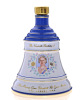 Lote 2783 - WHISKY BELL´S QUEEN MOTHER 90th BIRTHDAY - Garrafa de Whisky Decanter, Bells, Comemorativa do Aniversário Queen Mother 90th Birthday, 4th August 1990, (750ml - 43%vol.). Nota: garrafa idêntica à venda por € 123 (£ 110). Consultar valor indicat - 2