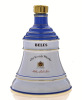 Lote 2783 - WHISKY BELL´S QUEEN MOTHER 90th BIRTHDAY - Garrafa de Whisky Decanter, Bells, Comemorativa do Aniversário Queen Mother 90th Birthday, 4th August 1990, (750ml - 43%vol.). Nota: garrafa idêntica à venda por € 123 (£ 110). Consultar valor indicat - 3