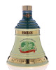 Lote 2789 - WHISKY BELL'S CHRISTMAS 1998 - Garrafa Decanter de Whisky, Old Scotch Whisky, (700ml - 40%vol.). Nota: garrafa idêntica à venda por € 116,54 (£ 104,19). Em caixa de cartão original. Consultar valor Indicativo em https://www.fairleys-wines.co.u - 2