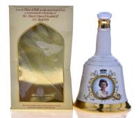 Lote 2791 - WHISKY BELL´S DECANTER - Garrafa de Whisky Porcelain Decanter, Bells, Comemorativa do Queen's 60th Birthday 1986. (750ml – 43%vol.). Nota: garrafa idêntica à venda por € 167,78 (£ 150). Em caixa de cartão original. Consultar valor indicativo e