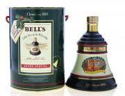 Lote 2797 - WHISKY BELL'S CHRISTMAS 1991 - Garrafa Decanter de Whisky, Old Scotch Whisky, Extra Special, (750ml - 43%vol). Nota: garrafa semelhante à venda por € 96,85 (£ 85,00) conversão ao dia. Em caixa de cartão original. Consultar valor indicativo em https://www.robbieswhiskymerchants.com/item/704/Belvedere/Bells-Christmas-Bell-Decanter-1991.html