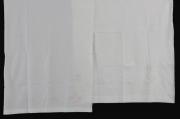 Lote 2 - LENÇOIS DE LINHO COM BORDADOS - Conjunto de 2 lençois em tecido de linho branco bordado à mão com flores, um em linha branca e rosa e outro em linha rosa, desenhos diferentes. Dim: 175x275 cm e 170x220 cm. Nota: sem uso, manchas de estar guardado
