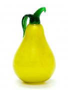 Lote 65 - PERA EM VIDRO - Em vidro colorido amarelo com folha em verde. Dim: 14,5 cm (altura). Nota: sinais de uso