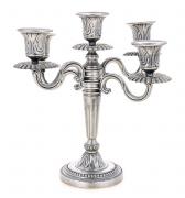 Lote 150 - CANDELABRO EM ESTANHO - De 5 lumes, articulado. Decoração de motivos vegetalistas. Dim: 24 cm (altura). Nota: sinais de uso