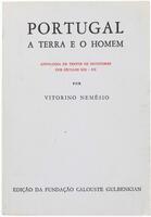 Lote 118 - PORTUGAL, A TERRA E O HOMEM - ANTOLOGIA DE TEXTOS DE ESCRITORES DOS SÉCS. XIX-XX - Por Vitorino Nemésio, 1978, Fundação Calouste Gulbenkian, Lisboa. In-8º (19,8 cm). Encadernação de capa de brochura. Nota: exemplar bem estimado