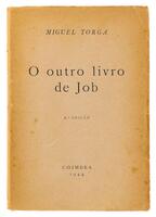 Lote 889 - O OUTRO LIVRO DE JOB - Por Miguel Torga, 1944, 2ª edição, Coimbra Editora. In-8º (19,2 cm). Encadernação de capa de brochura. Nota: sinais de manuseamento, pontos de acidez e páginas por aparar