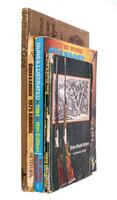 Lote 903 - CONJUNTO DIVERSO DE LIVROS SOBRE ARMAS - 4 Vols. "THE PLEASURE OF GUNS-THE INTRICATE AND BEAUTIFUL WORK OF FAMOUS GUNS MITHS", Joseph G.Rosa & Robin May, 1974, Octopus Books, Firma Eduard Kettner, Hauptkatalog 1966-7; "GUNS & AMMO-1975 ANNUAL",