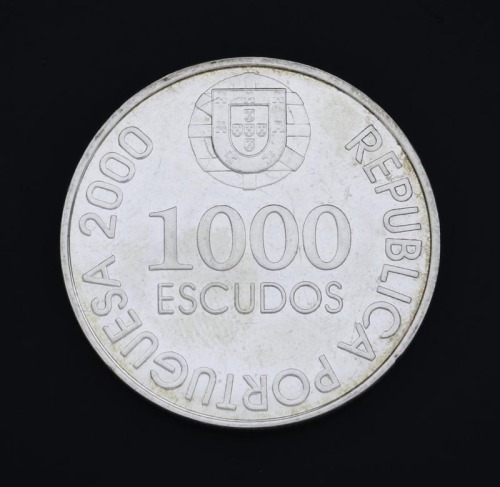 Lote 18 - PORTUGAL, MOEDA DE 1.000 ESCUDOS COMEMORATIVA EM PRATA, ANO 2000 - Alusiva a D. João de Castro. Peso indicativo: 27 g. Dim: 4 cm (diâmetro). Muito bom estado de conservação. Moedas Nunca tocadas. Nota: Sem classificação atribuída, cabe ao licita